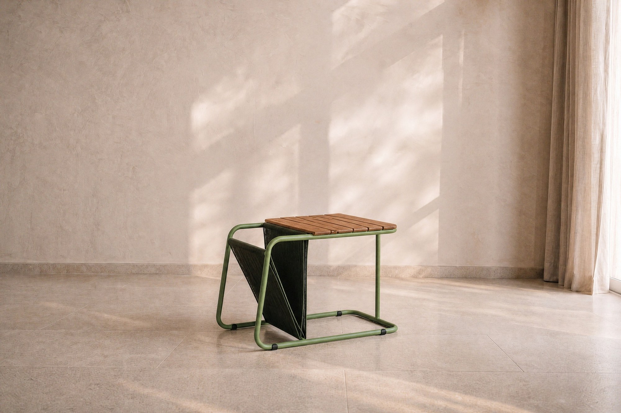 Mesa Lateral com Revisteiro